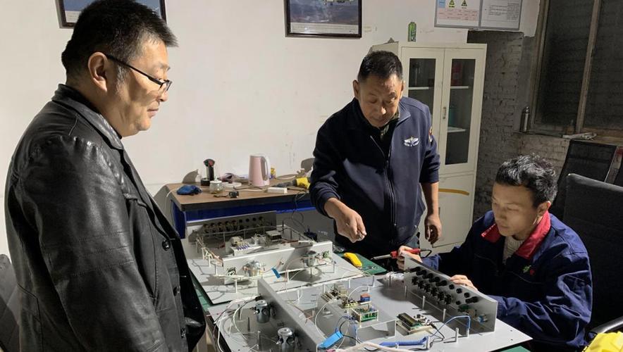 北京東方祥云航空科技董事長視察下屬設備工廠